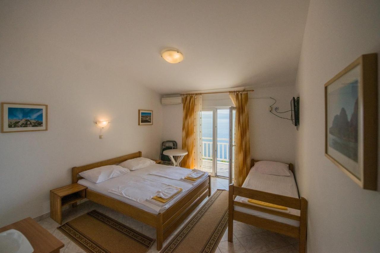 Villa Katarina 奥米什 外观 照片