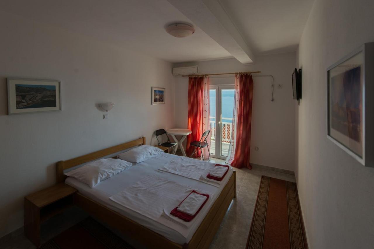 Villa Katarina 奥米什 外观 照片