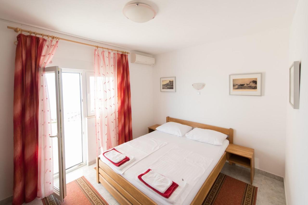 Villa Katarina 奥米什 外观 照片